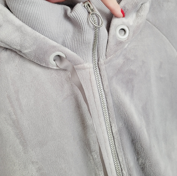 Athleta Triumph Hoodie In Double Cozy Karma in Norwegian Grey - Picture 15 of 16